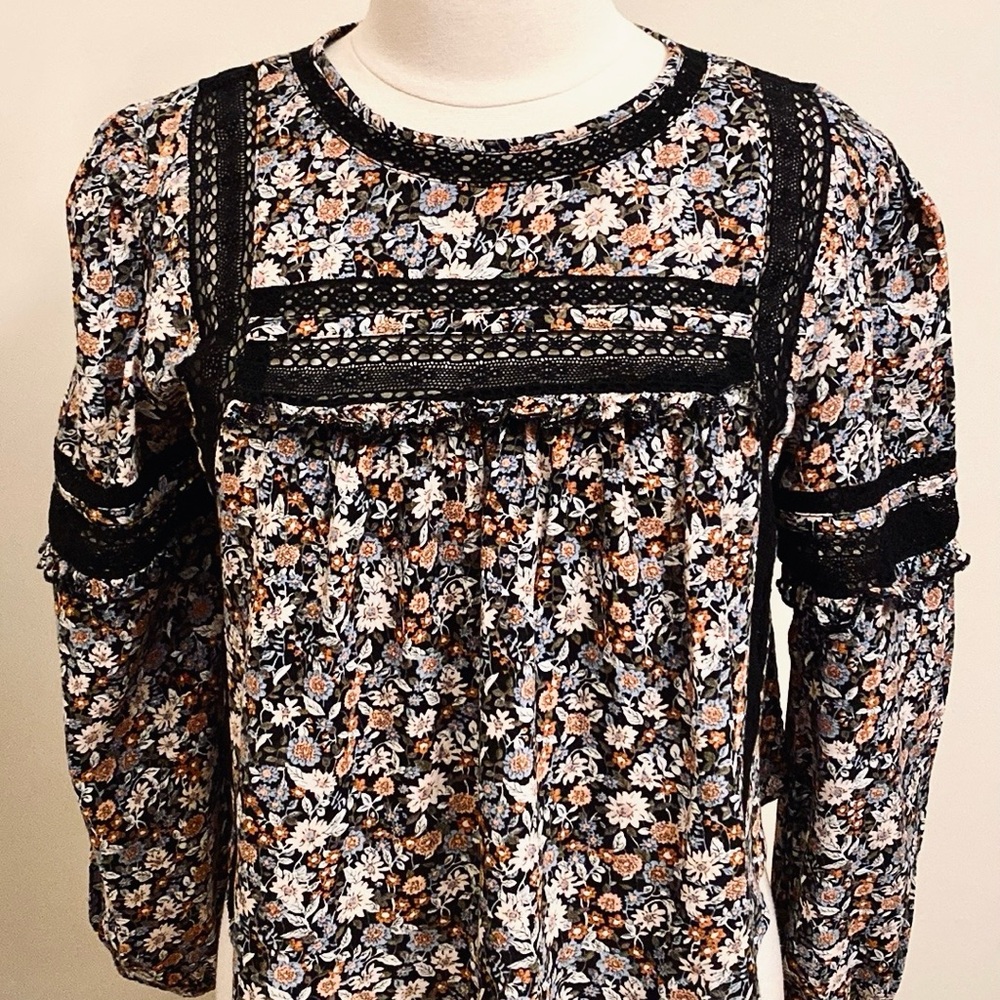 American Eagle Black Floral Crochet Trim Open Back Tie Up Babydoll Top Size M - Picture 2 of 15